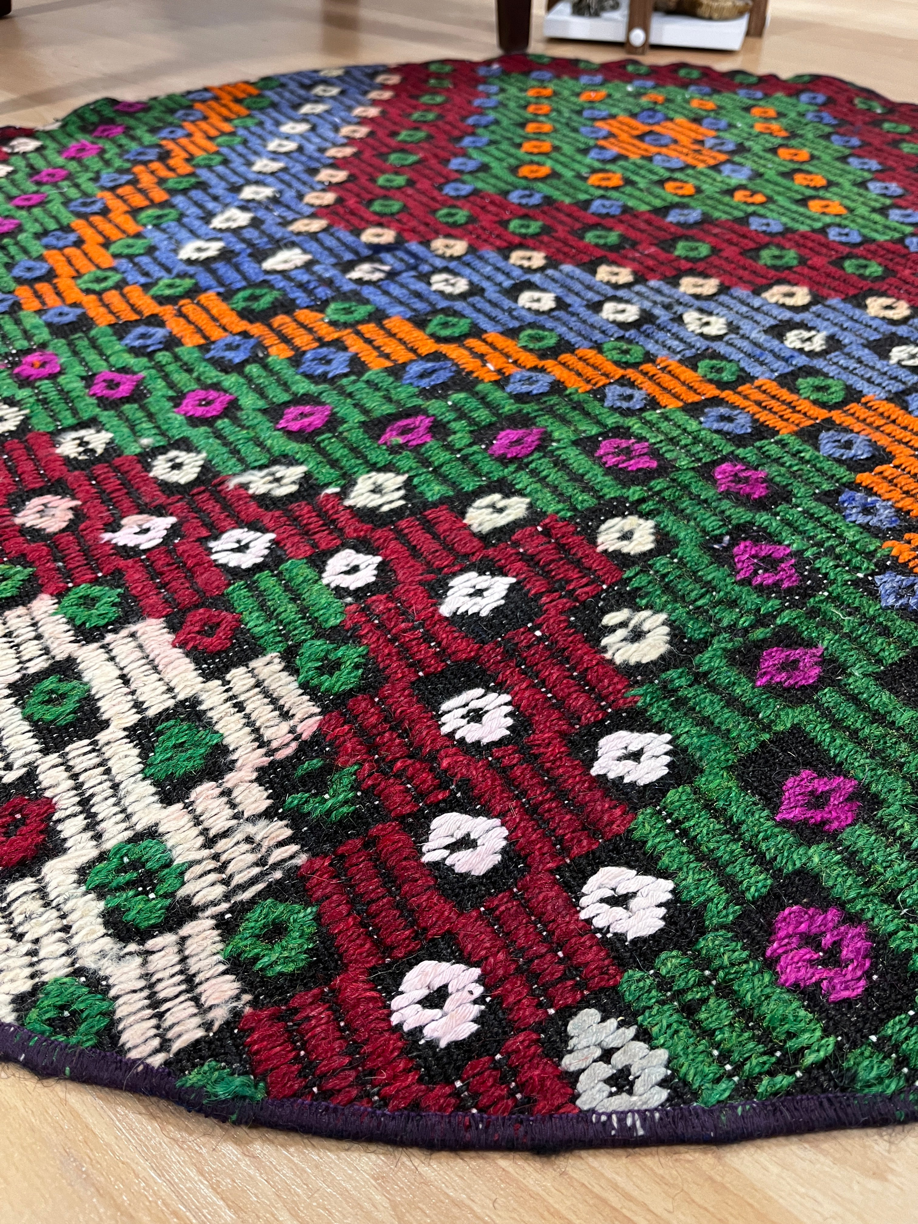 El Dokuma Anadolu Kök Boya Yuvarlak Yün Kilim