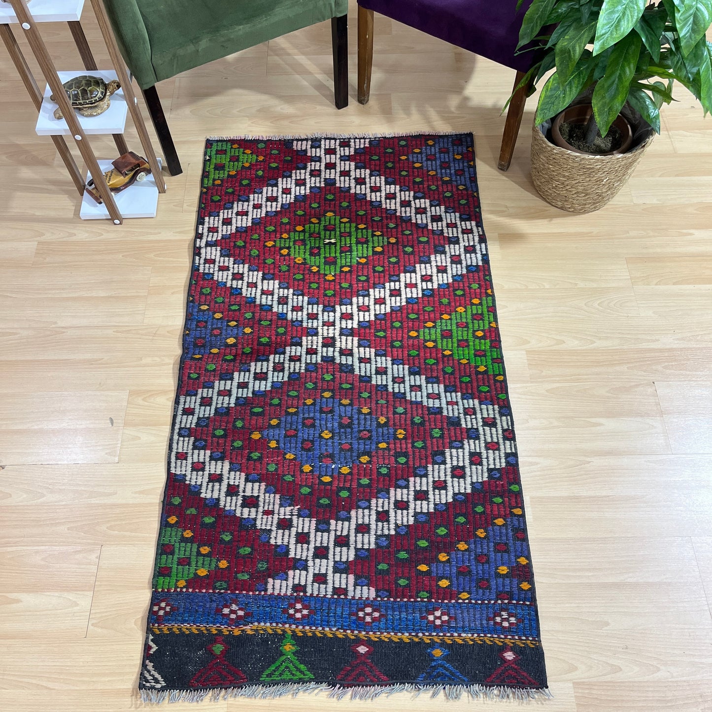 Handwoven Turkish Vintage Kilim (2'8" x 5'1")