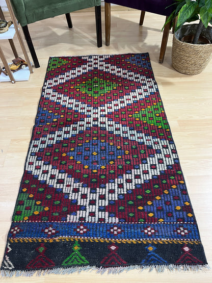 Handwoven Turkish Vintage Kilim (2'8" x 5'1")