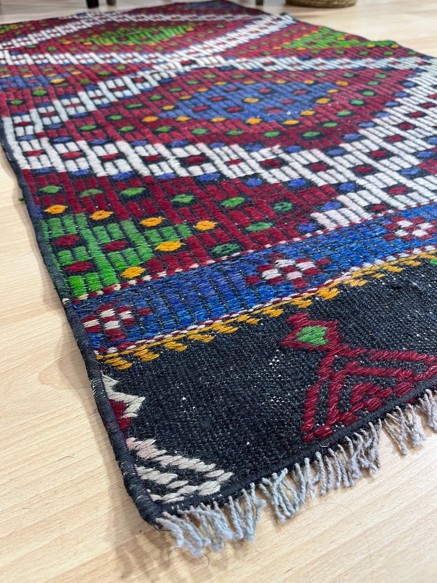 Handwoven Turkish Vintage Kilim (2'8" x 5'1")