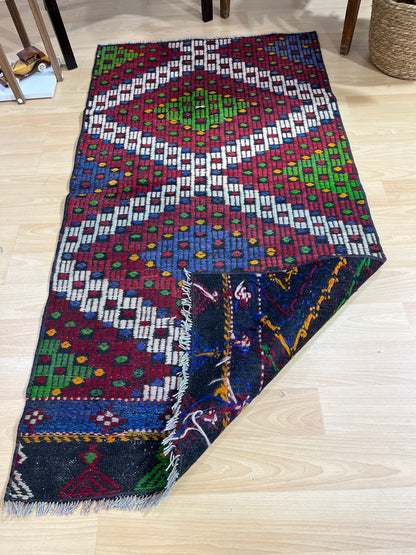 Handwoven Turkish Vintage Kilim (2'8" x 5'1")