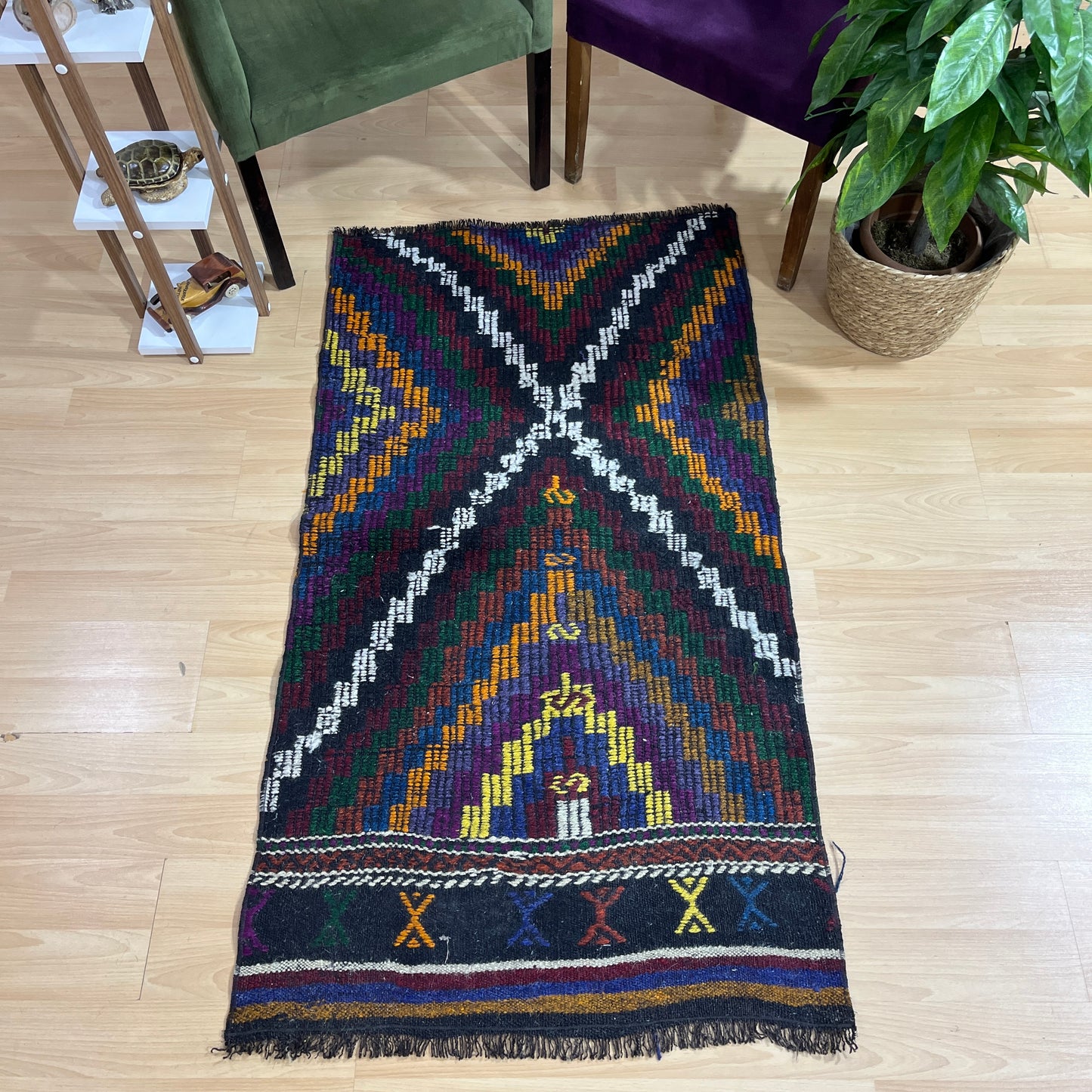 Handwoven Turkish Vintage Kilim (2'10" x 5'1")