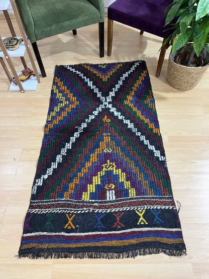 Handwoven Turkish Vintage Kilim (2'10" x 5'1")