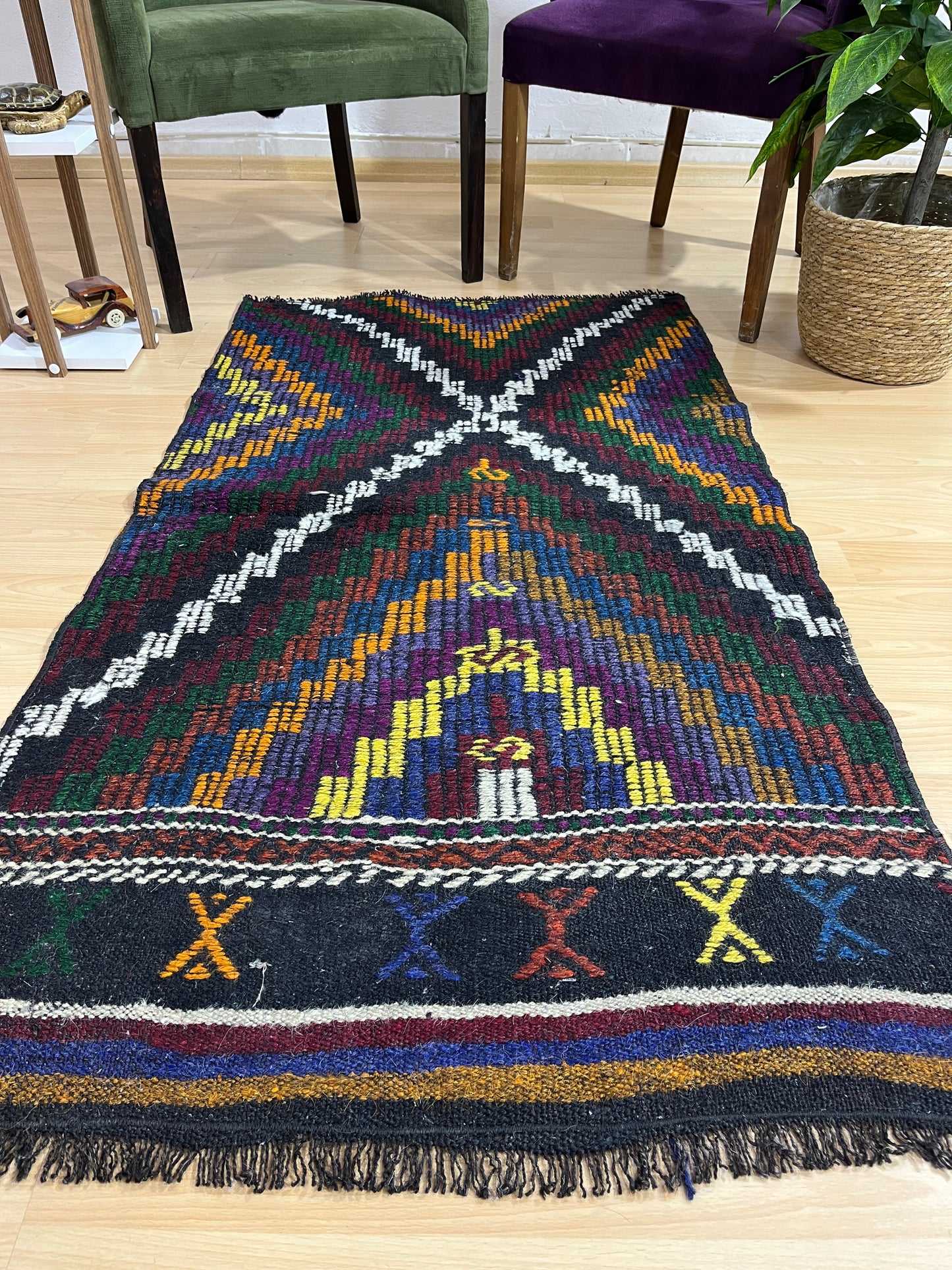 Handwoven Turkish Vintage Kilim (2'10" x 5'1")