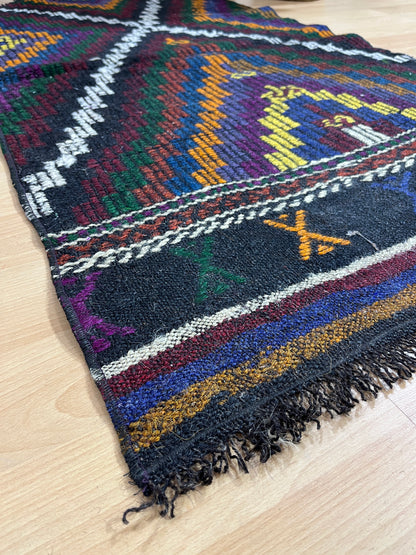 Handwoven Turkish Vintage Kilim (2'10" x 5'1")