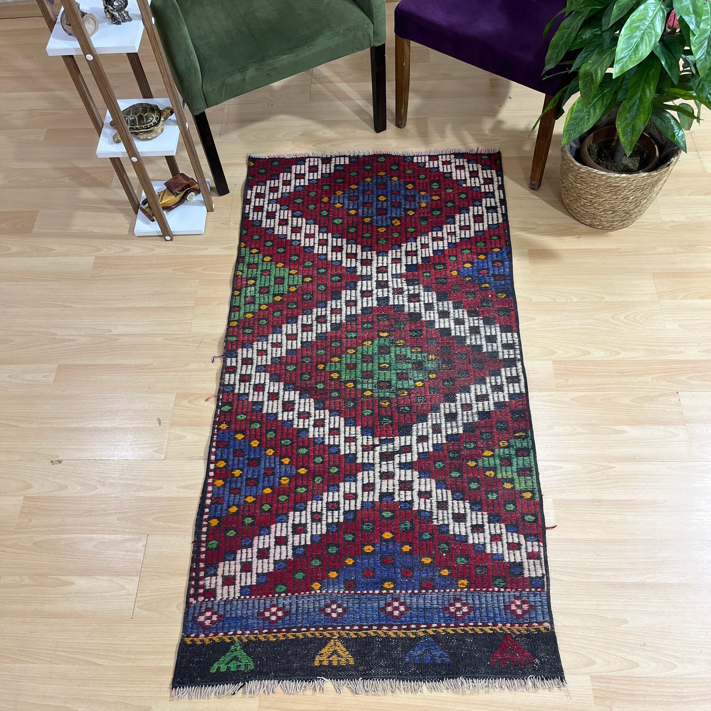 Handwoven Turkish Vintage Kilim (2'8" x 5'3")