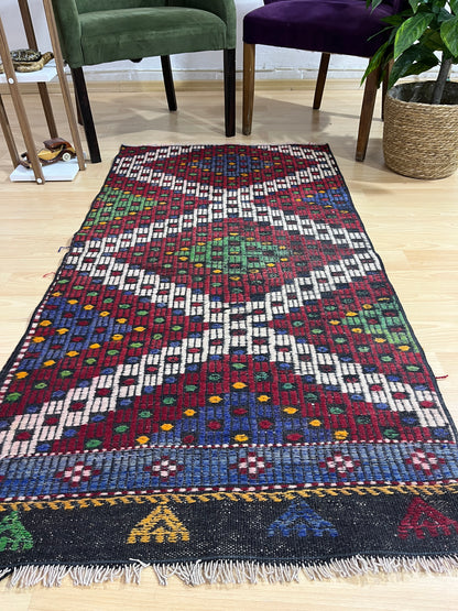 Handwoven Turkish Vintage Kilim (2'8" x 5'3")