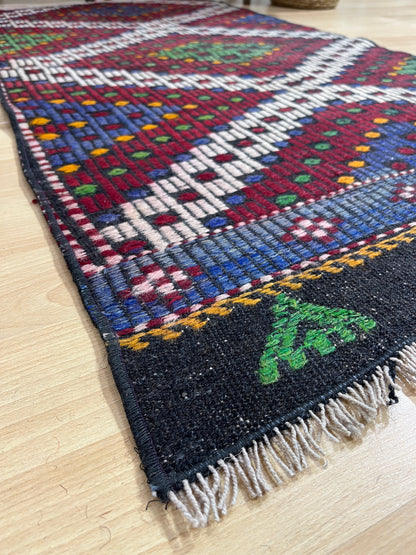 Handwoven Turkish Vintage Kilim (2'8" x 5'3")