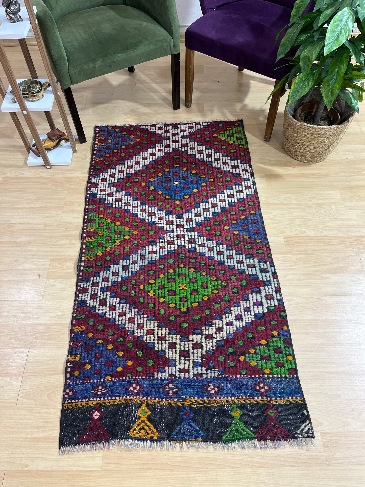 Handwoven Turkish Vintage Kilim (2'8" x 5'3")