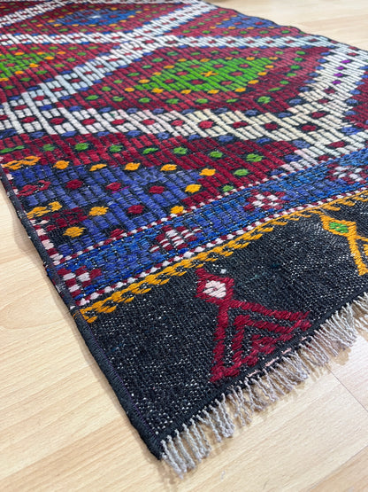 Handwoven Turkish Vintage Kilim (2'8" x 5'3")