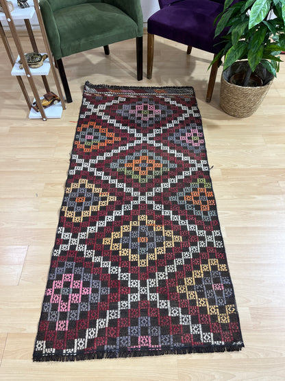 Handwoven Turkish Vintage Kilim (2'8" x 5'9")