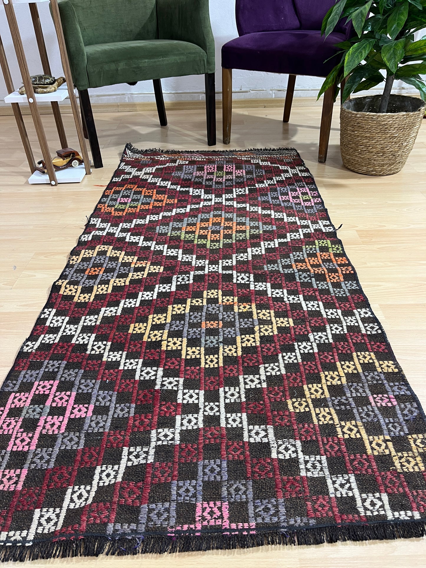 Handwoven Turkish Vintage Kilim (2'8" x 5'9")