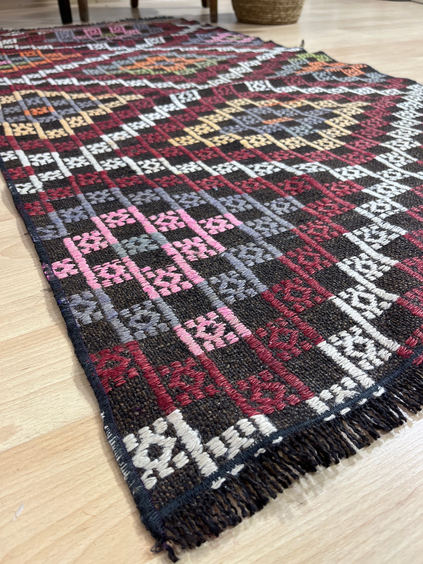 Handwoven Turkish Vintage Kilim (2'8" x 5'9")