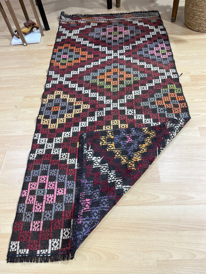 Handwoven Turkish Vintage Kilim (2'8" x 5'9")