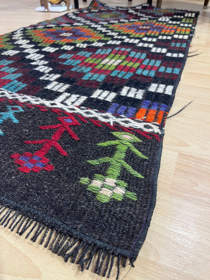 Handwoven Turkish Vintage Kilim (2'8" x 5'11")