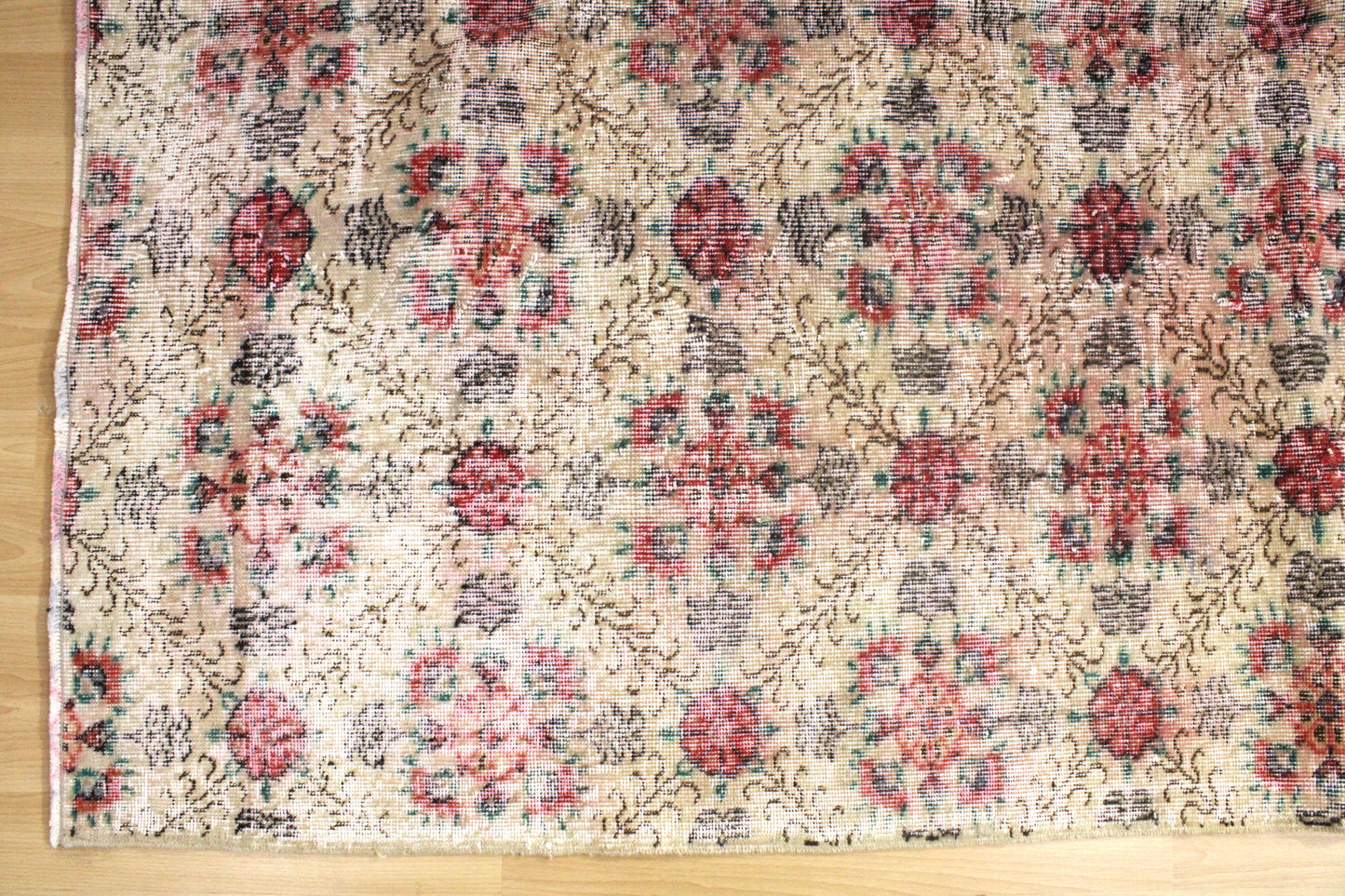 Hand-Knotted Vintage Turkish Rug (5'8" x 9'4")