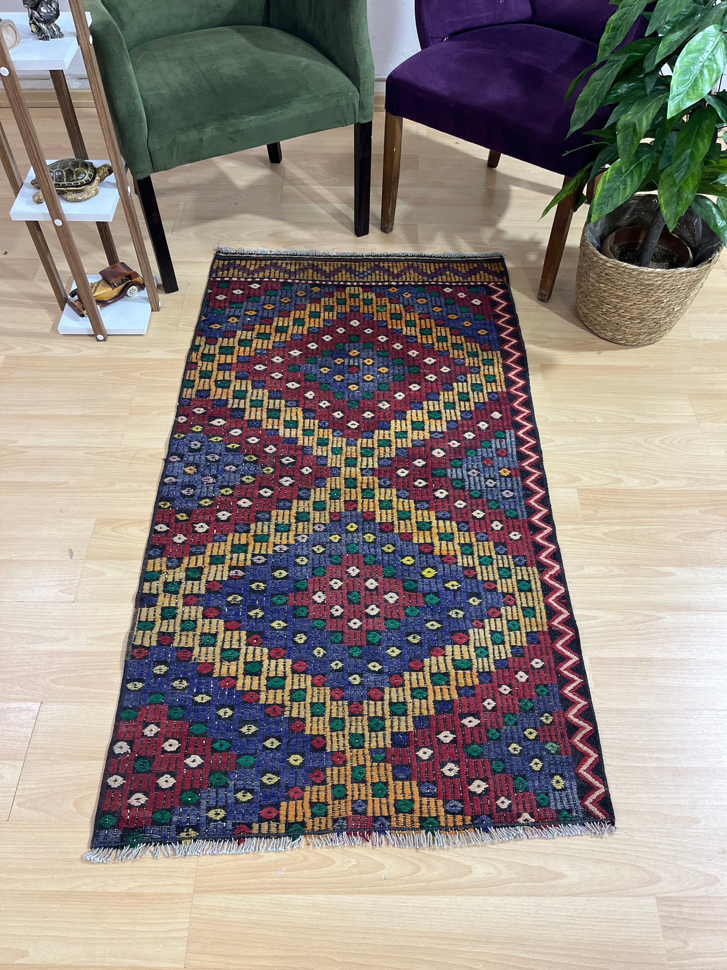 Handwoven Turkish Vintage Kilim (2'8" x 4'11")