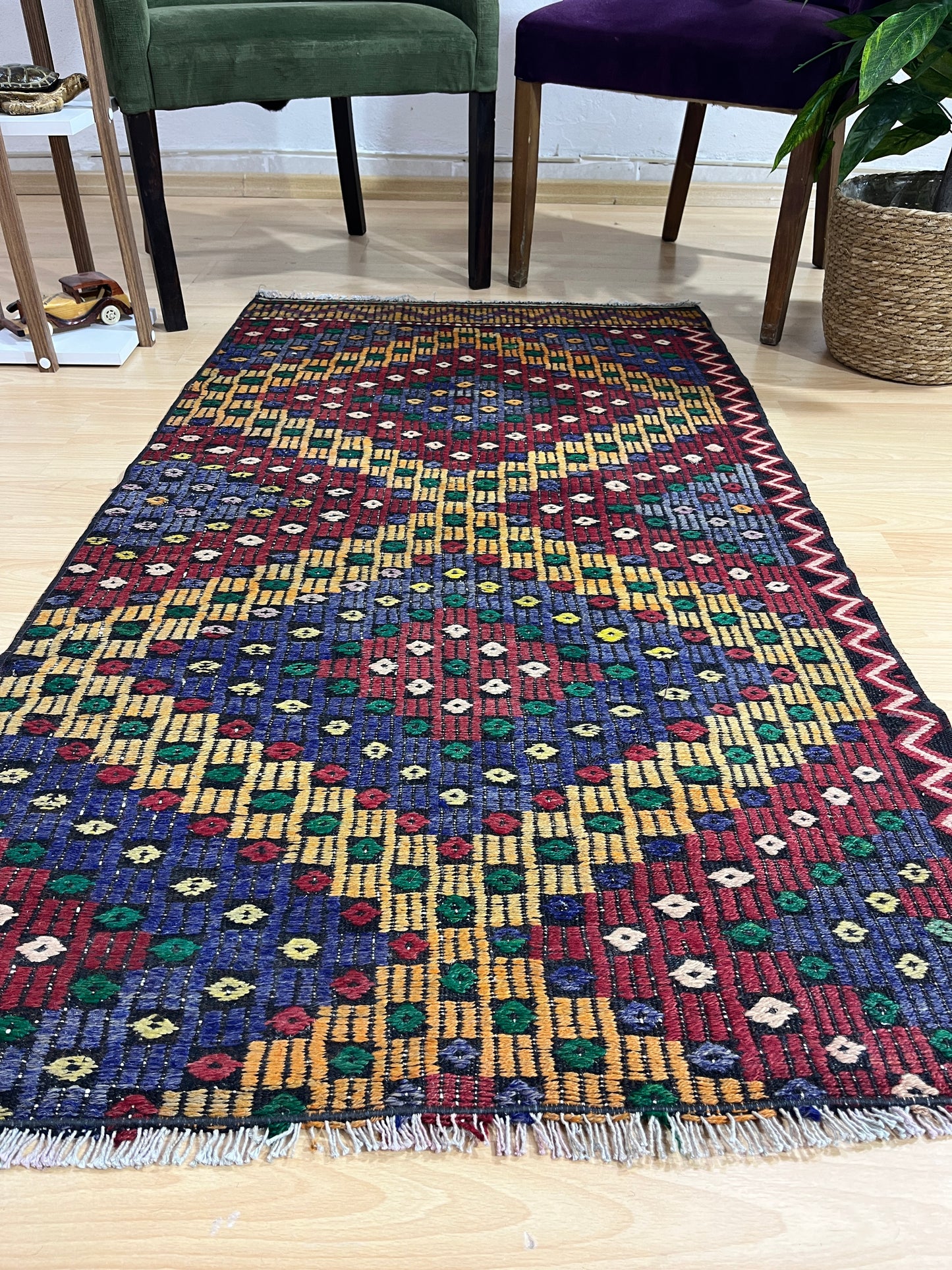 Handwoven Turkish Vintage Kilim (2'8" x 4'11")