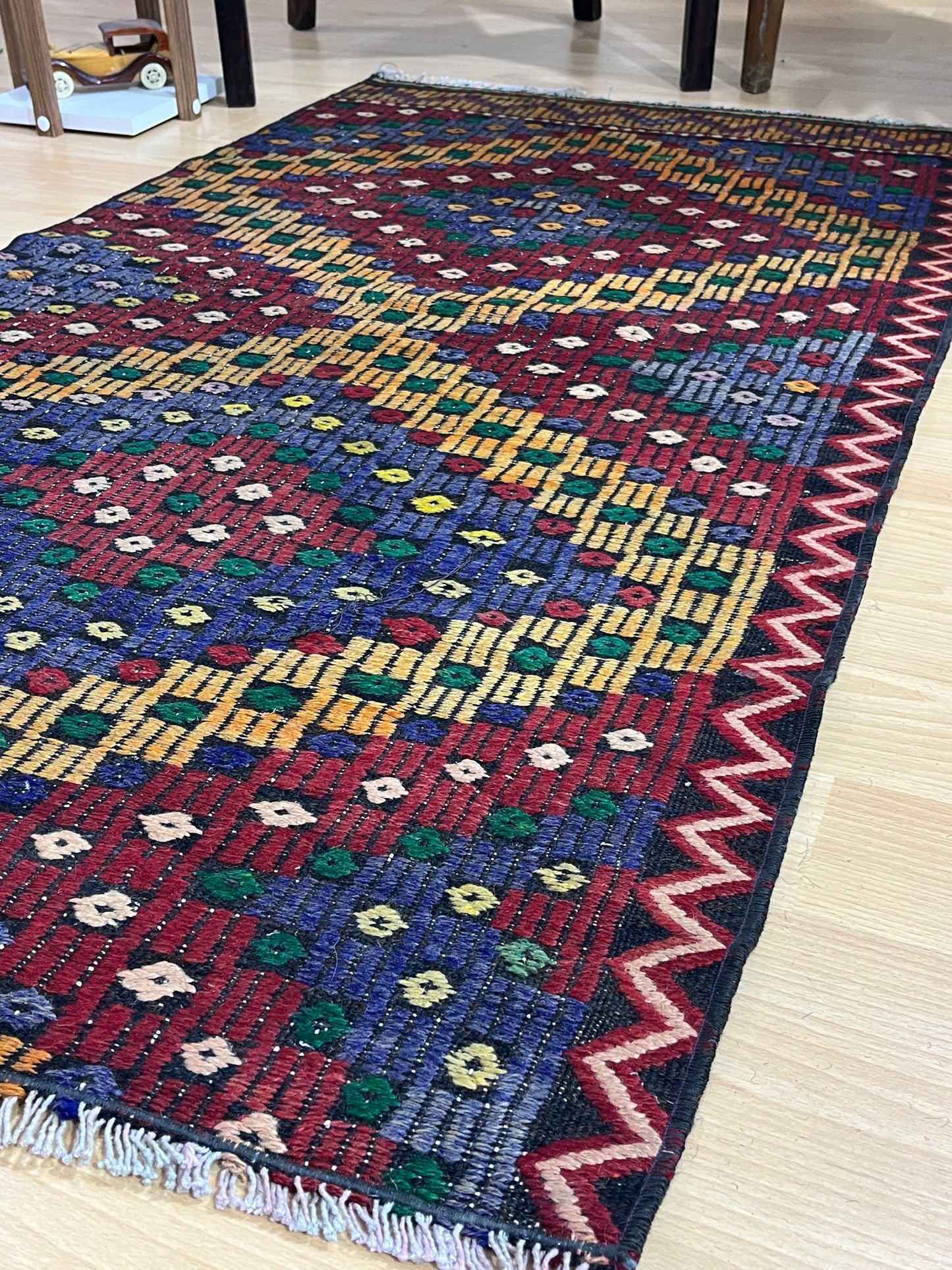 Handwoven Turkish Vintage Kilim (2'8" x 4'11")