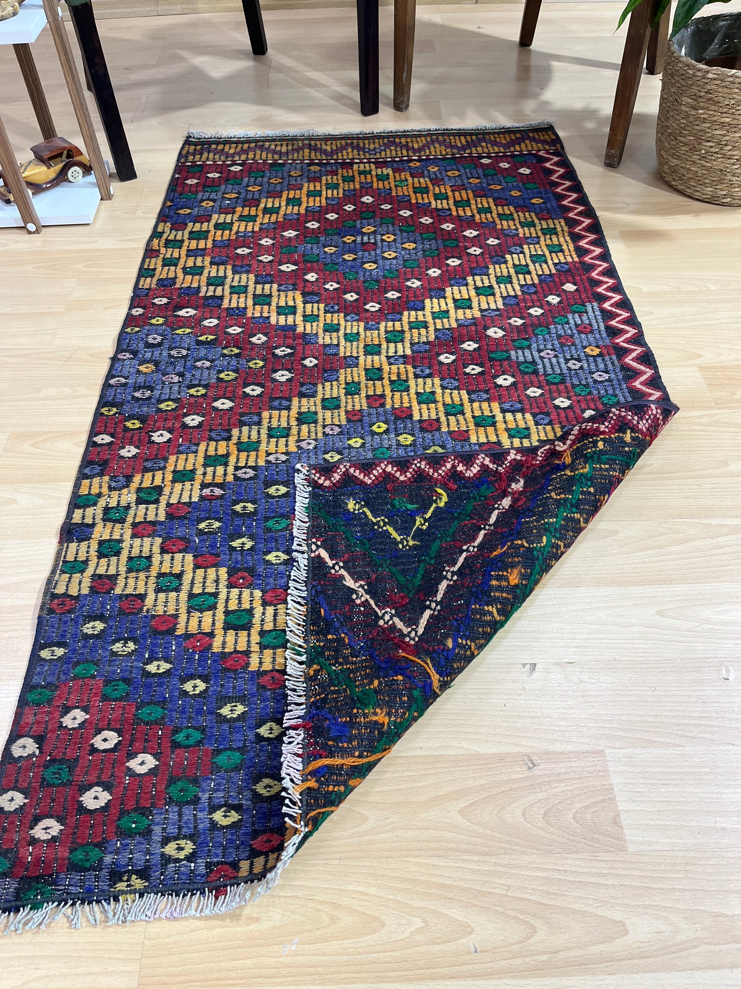 Handwoven Turkish Vintage Kilim (2'8" x 4'11")