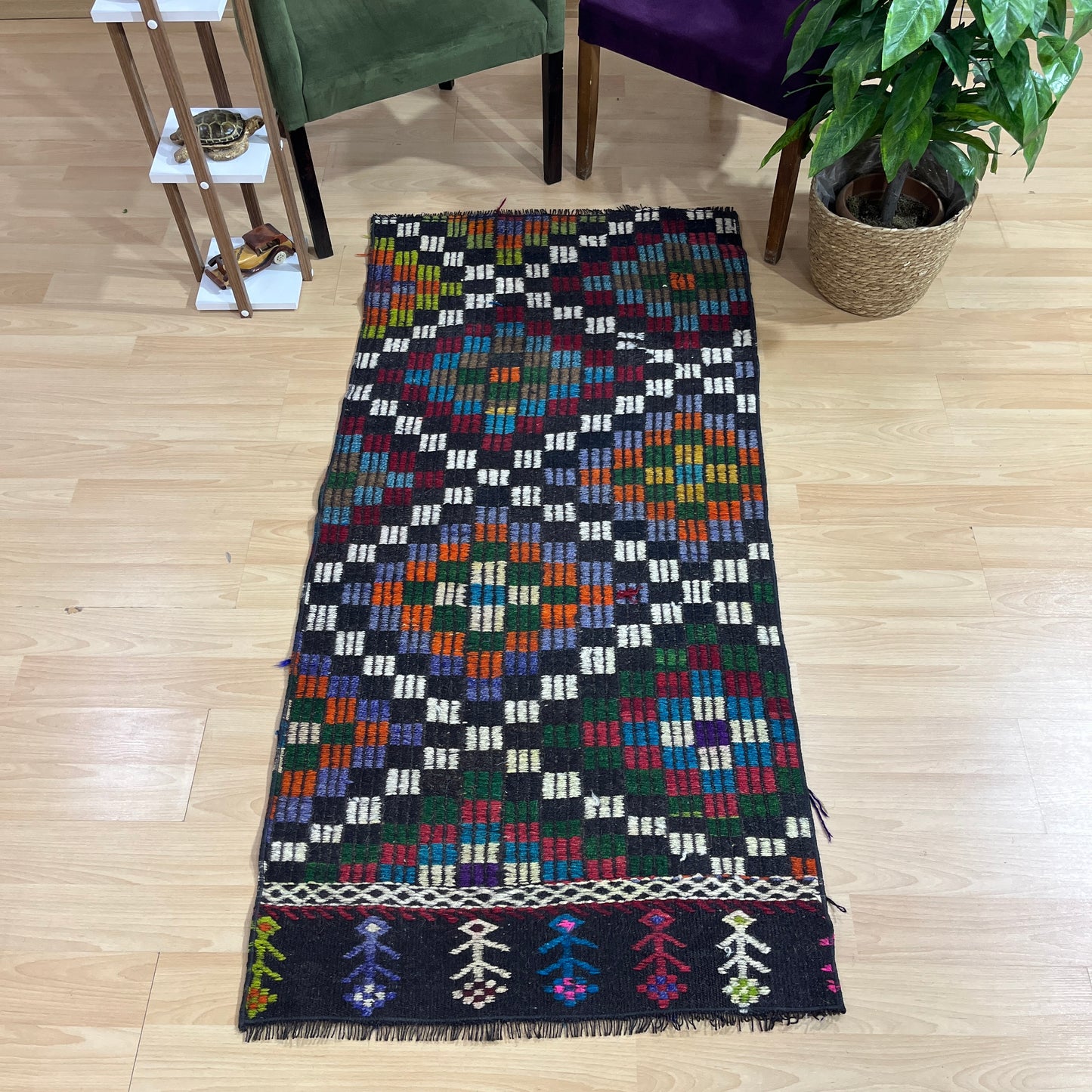 Handwoven Turkish Vintage Kilim (2'8" x 5'9")