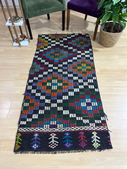 Handwoven Turkish Vintage Kilim (2'8" x 5'9")