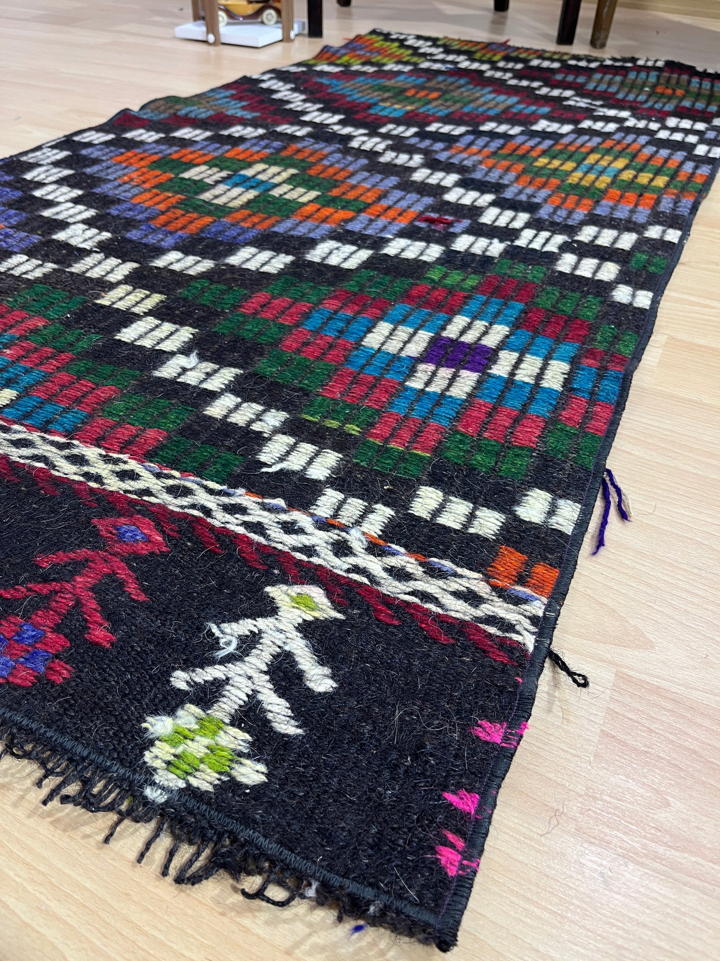 Handwoven Turkish Vintage Kilim (2'8" x 5'9")