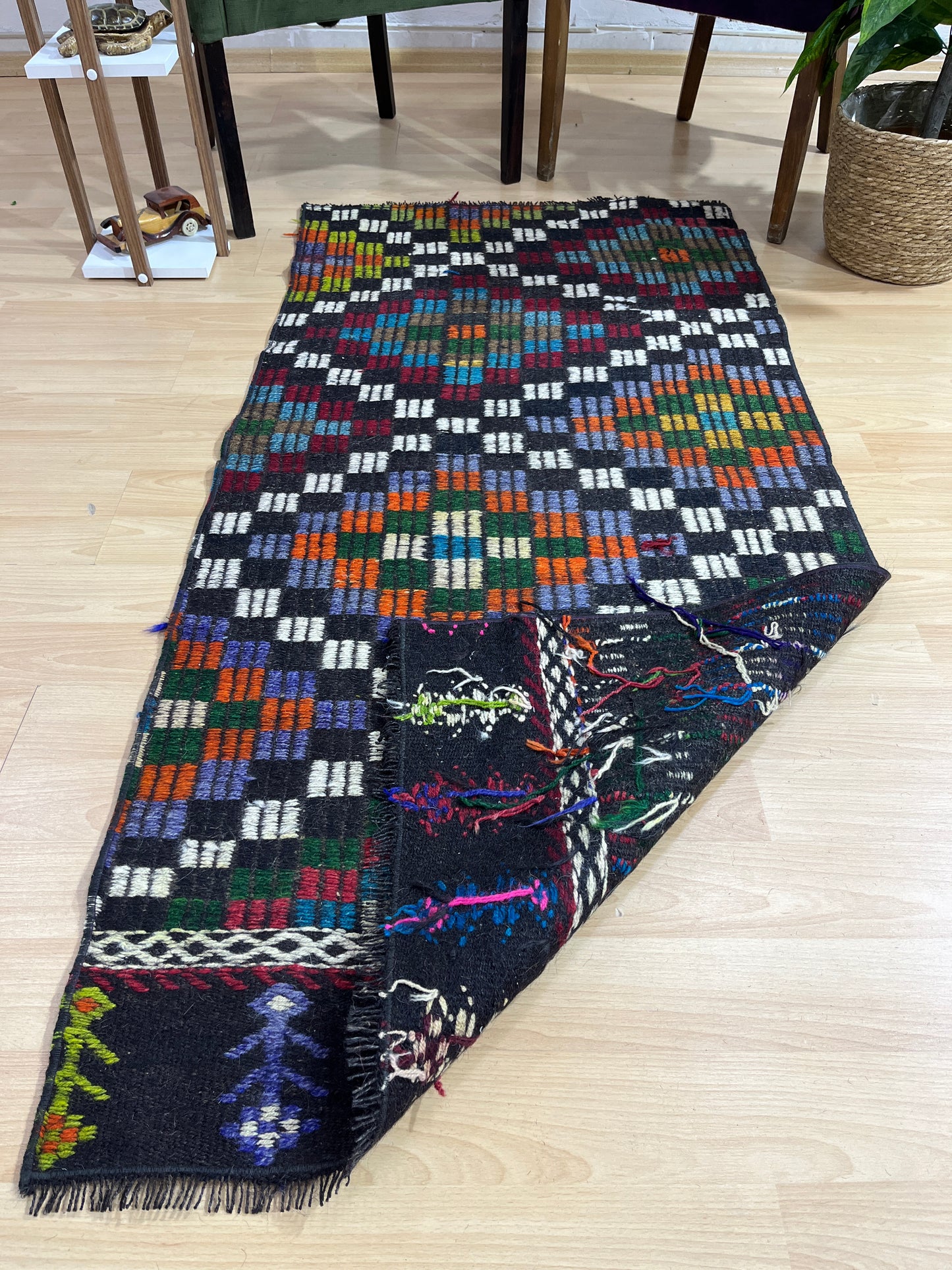 Handwoven Turkish Vintage Kilim (2'8" x 5'9")