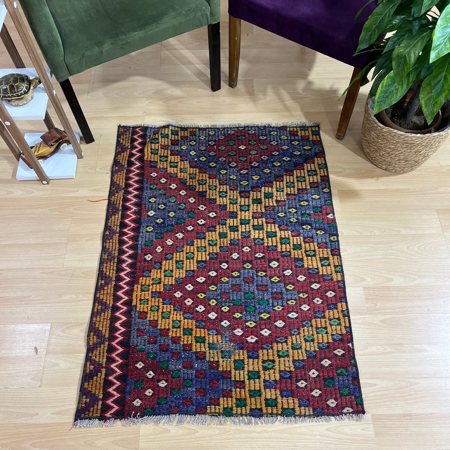 Handwoven Turkish Vintage Kilim (2'8" x 3'7")