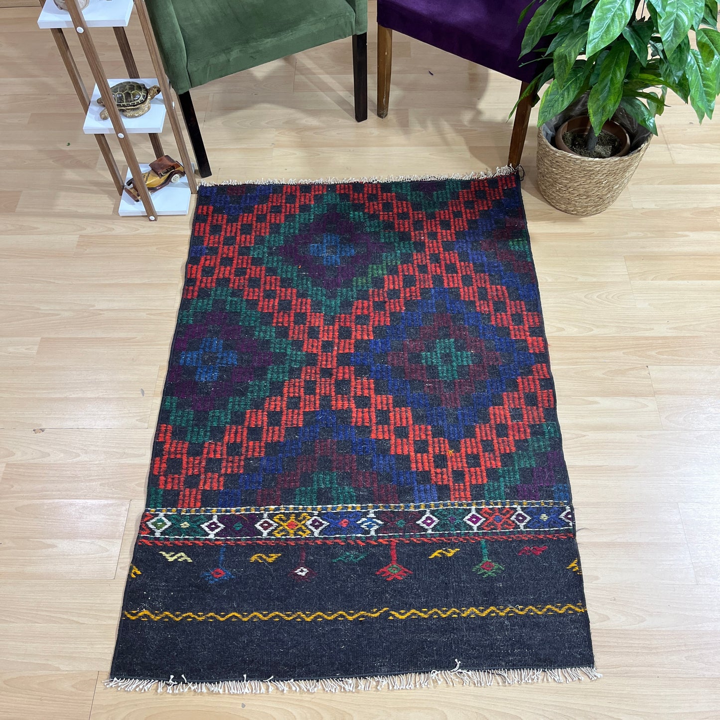 Handwoven Turkish Vintage Kilim (3'3" x 4'11")