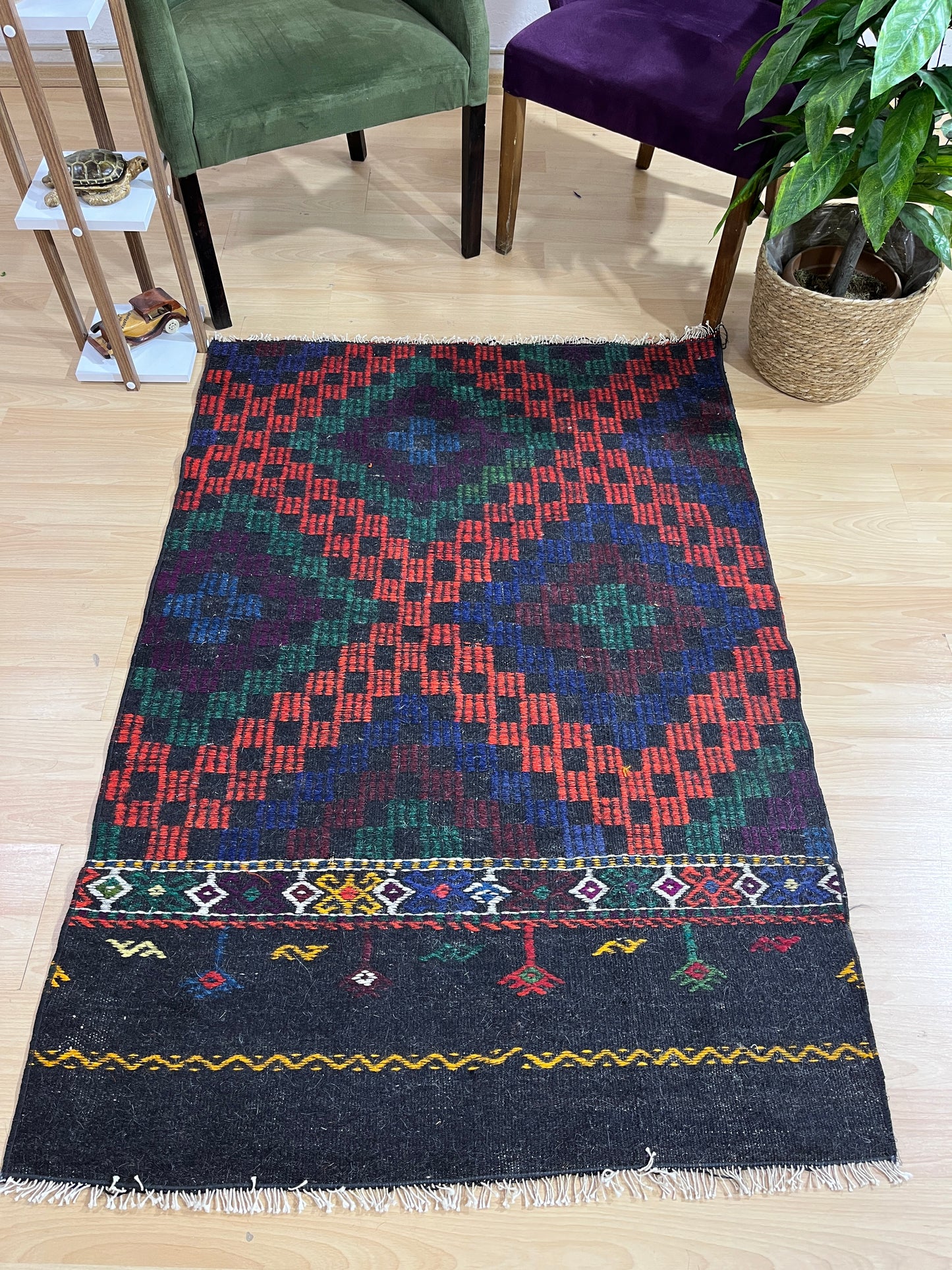 Handwoven Turkish Vintage Kilim (3'3" x 4'11")