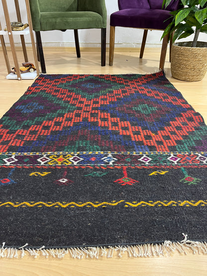 Handwoven Turkish Vintage Kilim (3'3" x 4'11")