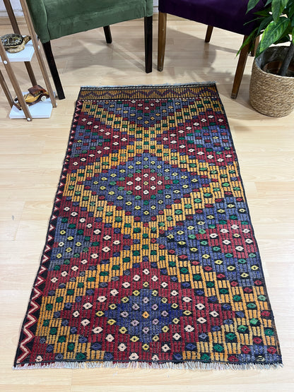 Handwoven Turkish Vintage Kilim (2'8" x 4'11")