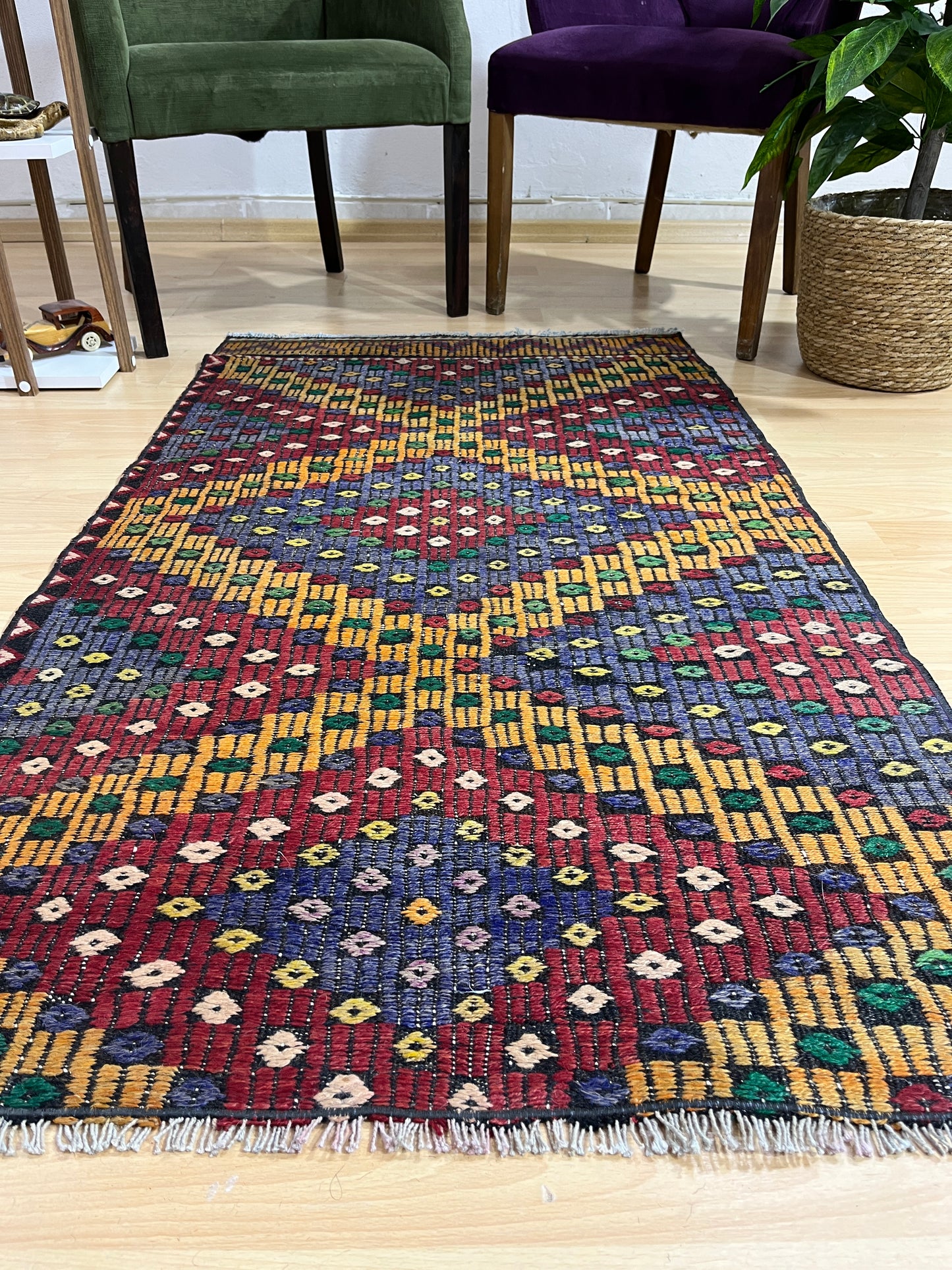 Handwoven Turkish Vintage Kilim (2'8" x 4'11")