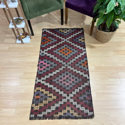 Handwoven Turkish Vintage Kilim (2'4" x 4'11")