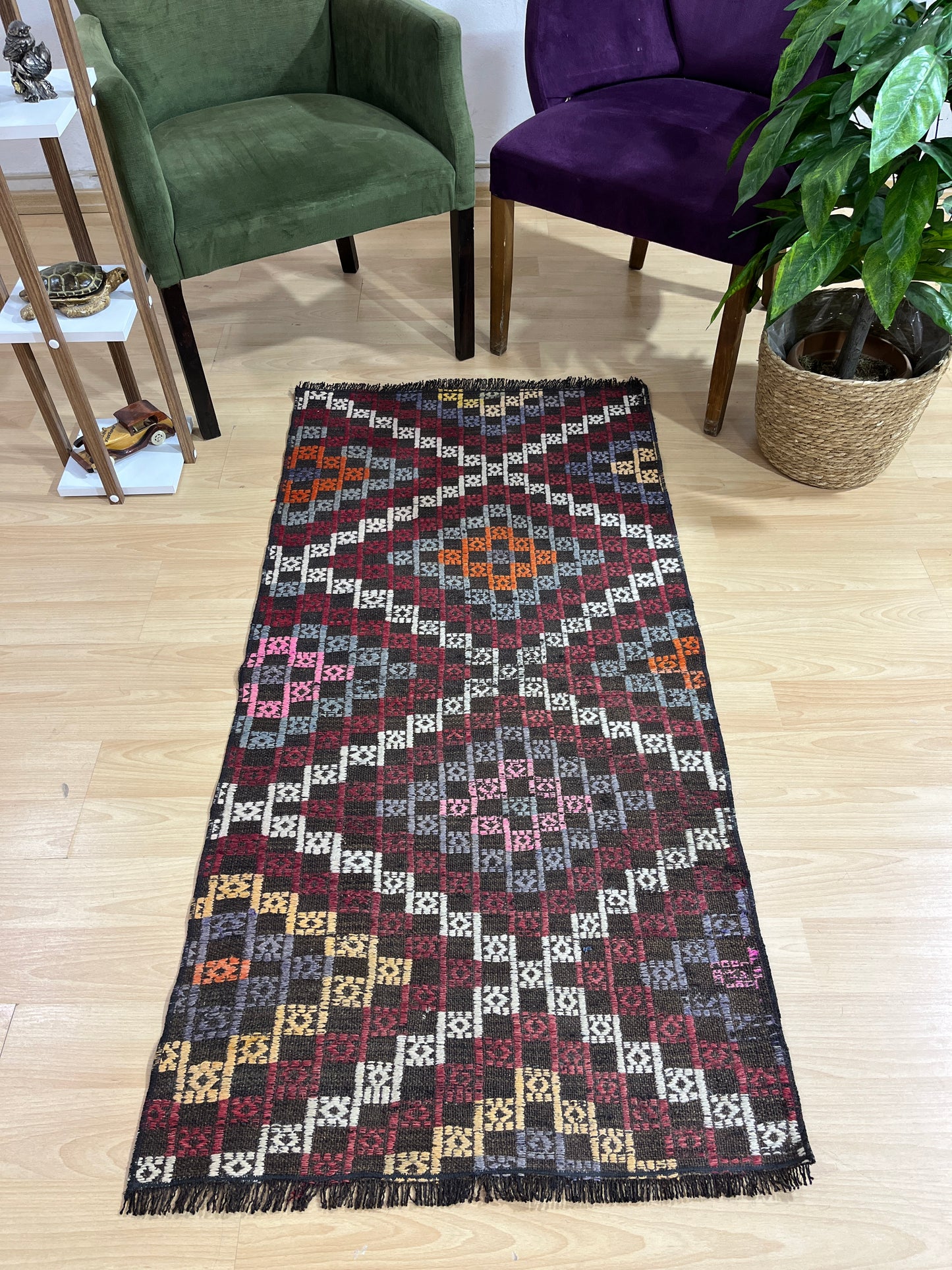 Handwoven Turkish Vintage Kilim (2'4" x 4'11")