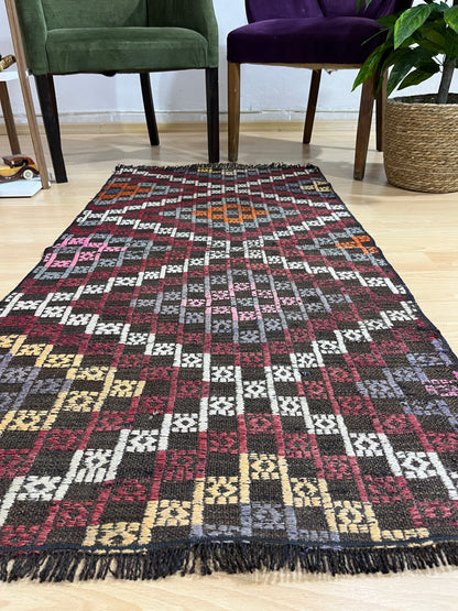 Handwoven Turkish Vintage Kilim (2'4" x 4'11")