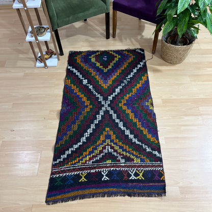 Handwoven Turkish Vintage Kilim (2'8" x 4'11")