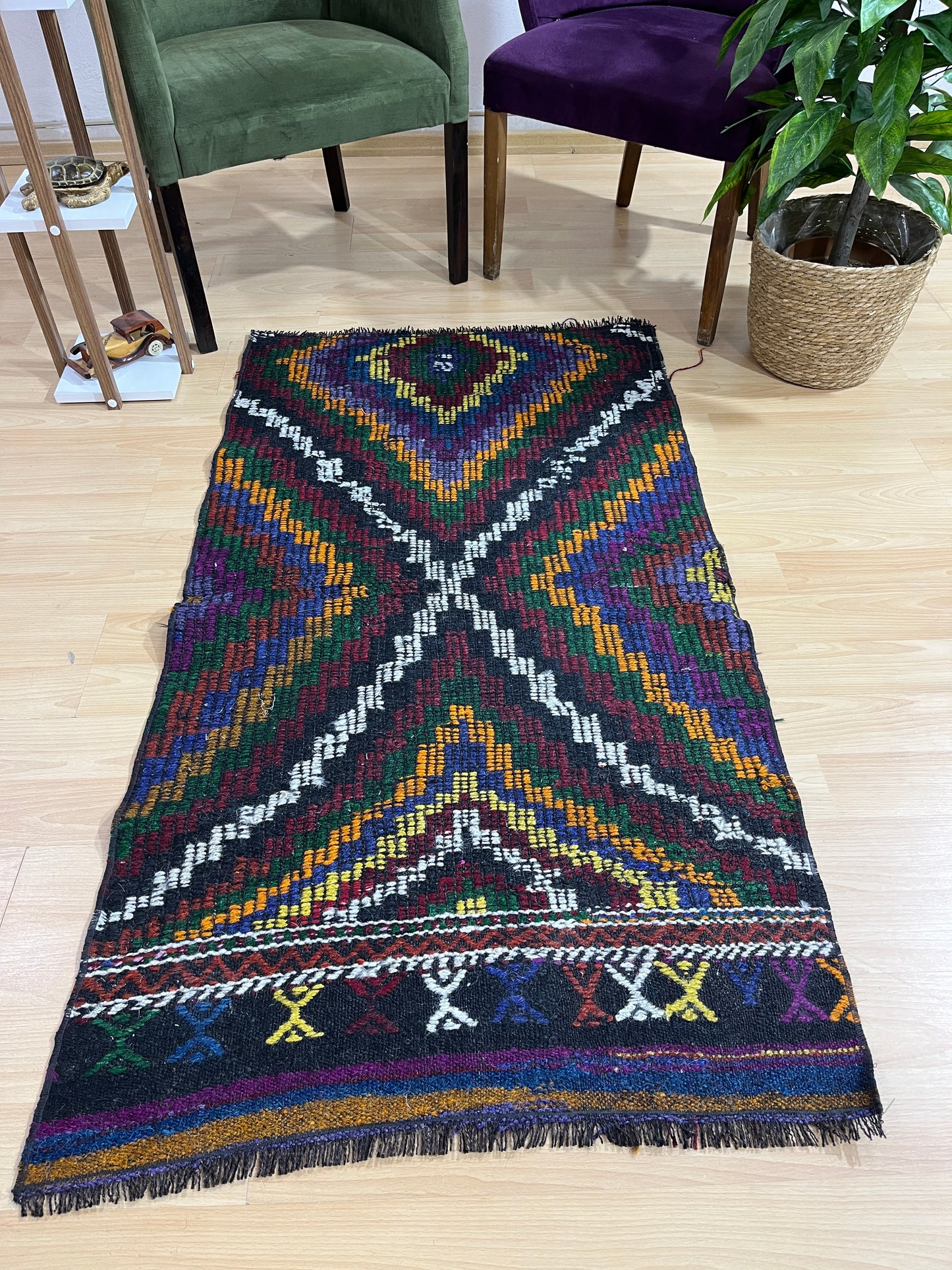 Handwoven Turkish Vintage Kilim (2'8" x 4'11")