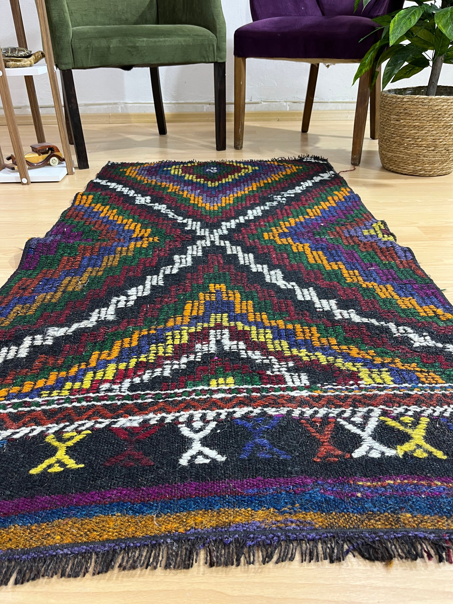 Handwoven Turkish Vintage Kilim (2'8" x 4'11")