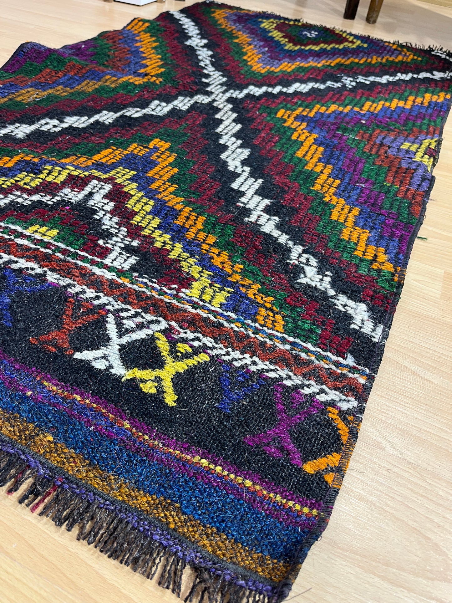 Handwoven Turkish Vintage Kilim (2'8" x 4'11")