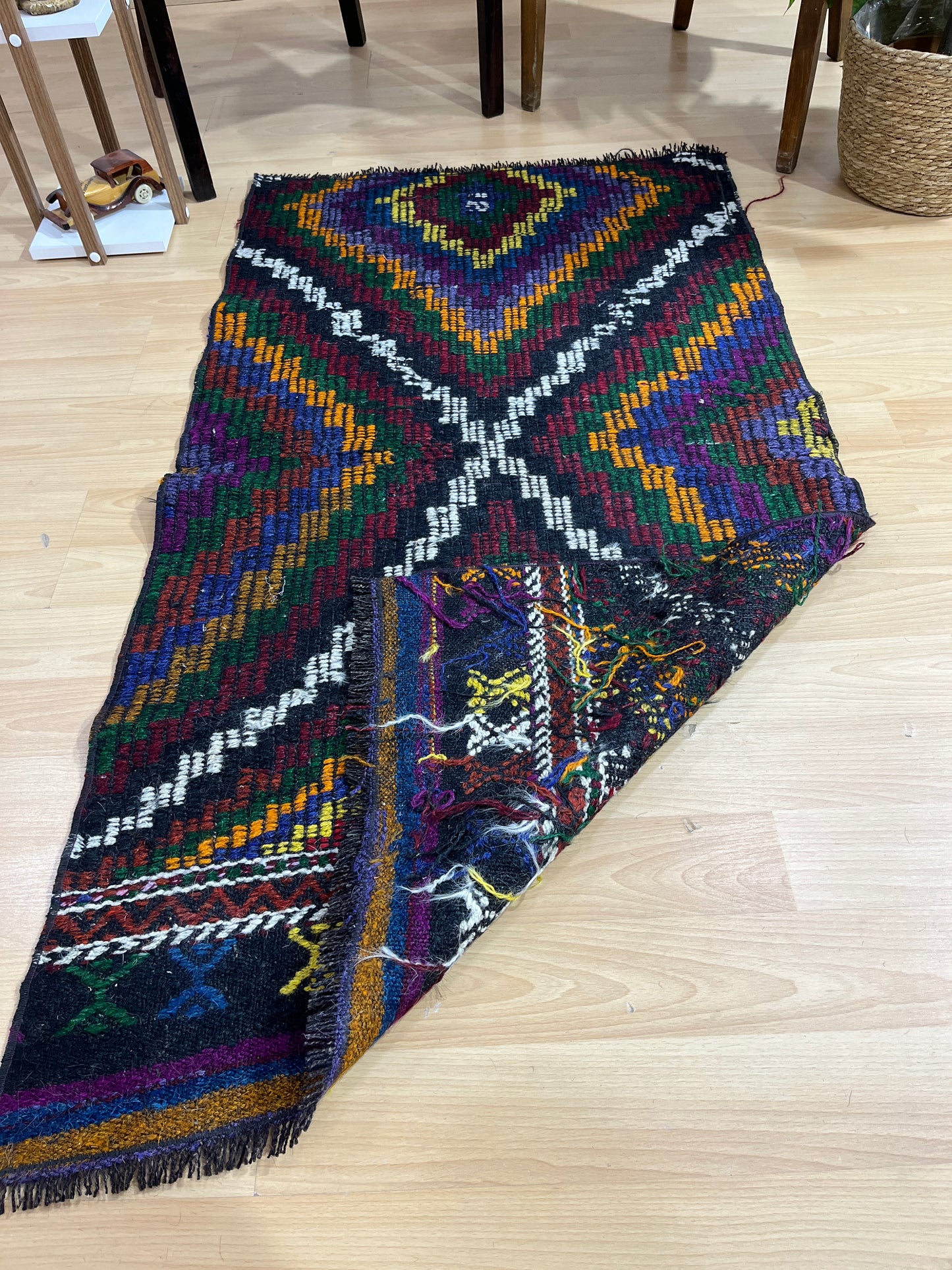 Handwoven Turkish Vintage Kilim (2'8" x 4'11")