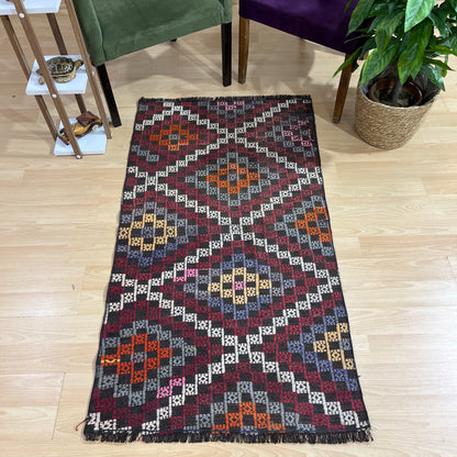 Handwoven Turkish Vintage Kilim (2'8" x 4'11")