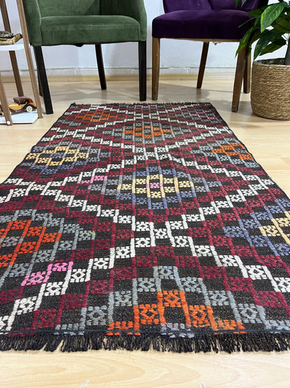 Handwoven Turkish Vintage Kilim (2'8" x 4'11")