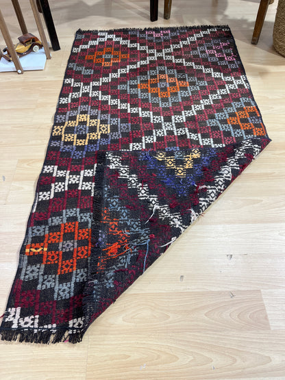 Handwoven Turkish Vintage Kilim (2'8" x 4'11")