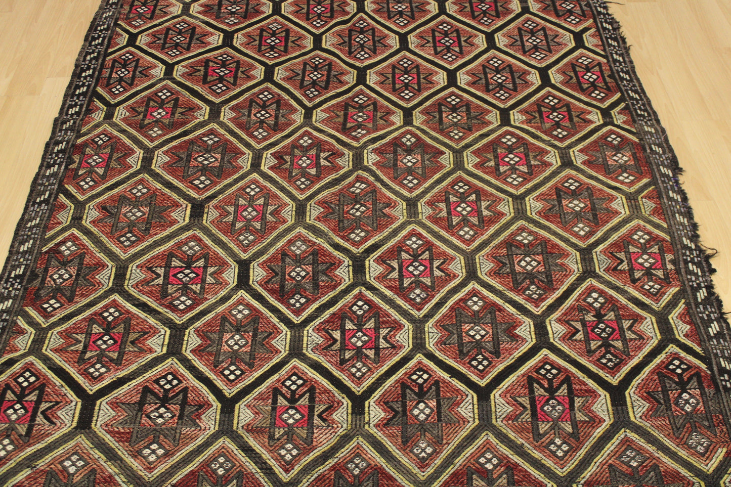 Handwoven Turkish Vintage Kilim (5'1" x 9'2")