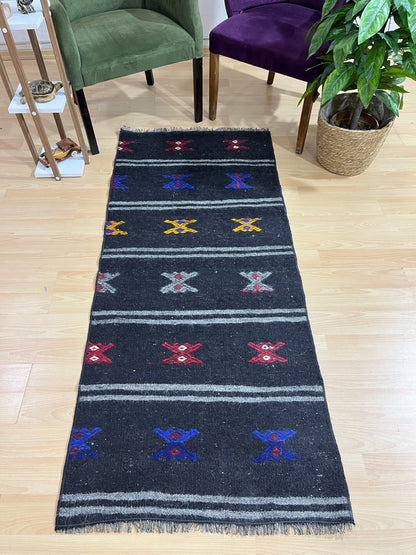 Handwoven Turkish Vintage Kilim (2'6" x 5'11")