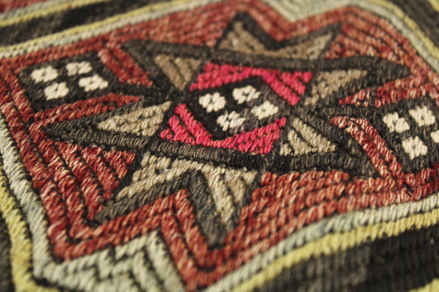 Handwoven Turkish Vintage Kilim (5'1" x 9'2")