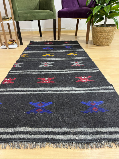 Handwoven Turkish Vintage Kilim (2'6" x 5'11")