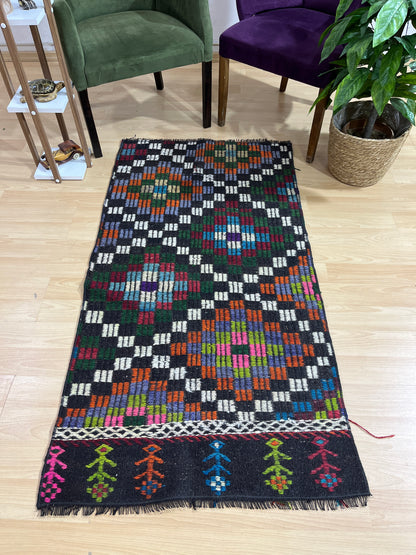 Handwoven Turkish Vintage Kilim (2'8" x 5'3")